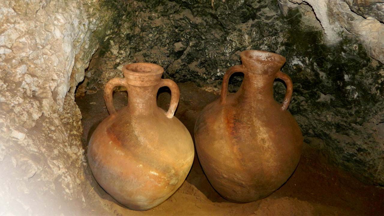 Ancient Wine Jugs and Cooking Pots Discovered in Western Galilee